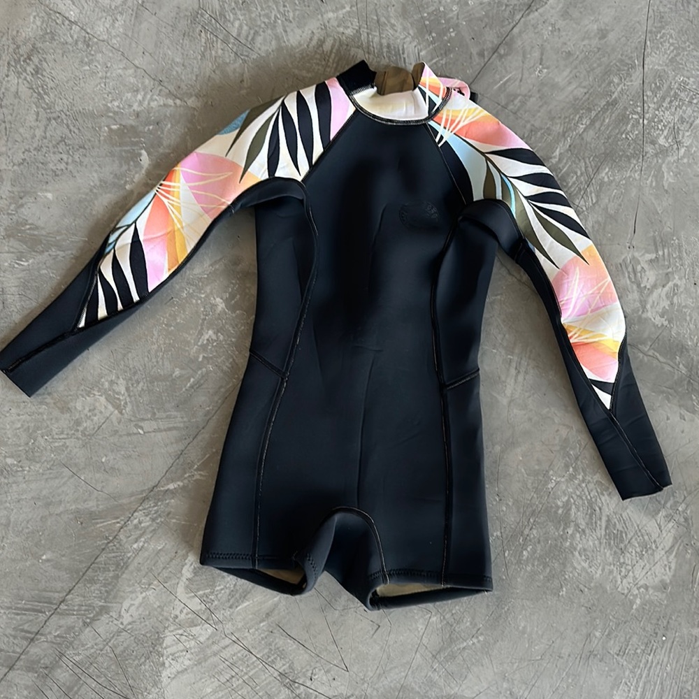 Billabong wet suit size 10